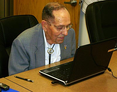 PHOTO: Harry Hendersin, a World War II veteran, uses a Skype connection at Fort Mccoy to reconnect with
a Holocaust survivor he hadn’t seen in more than 65 years. Contributed photo